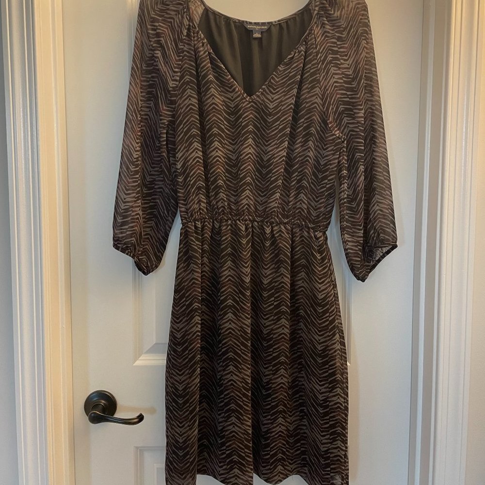 Grey and Black Banana Republic knee length dress - size 2